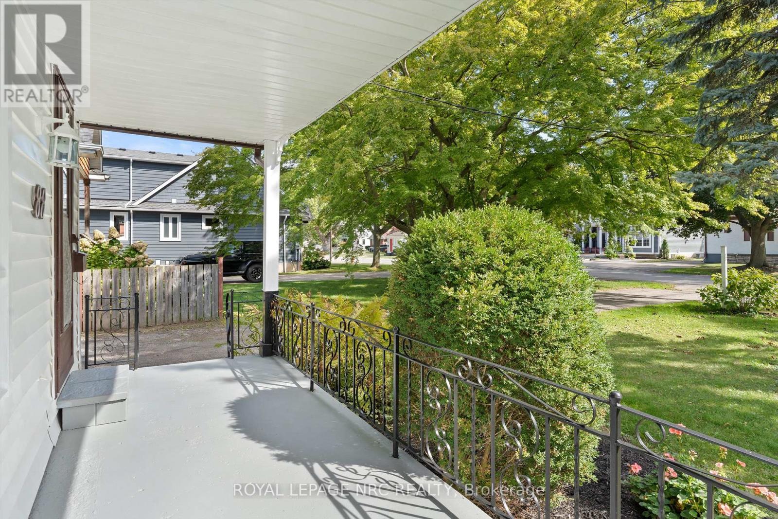 88 Bayview Drive, St. Catharines (Port Dalhousie), Ontario  L2N 4Z1 - Photo 6 - X12444461