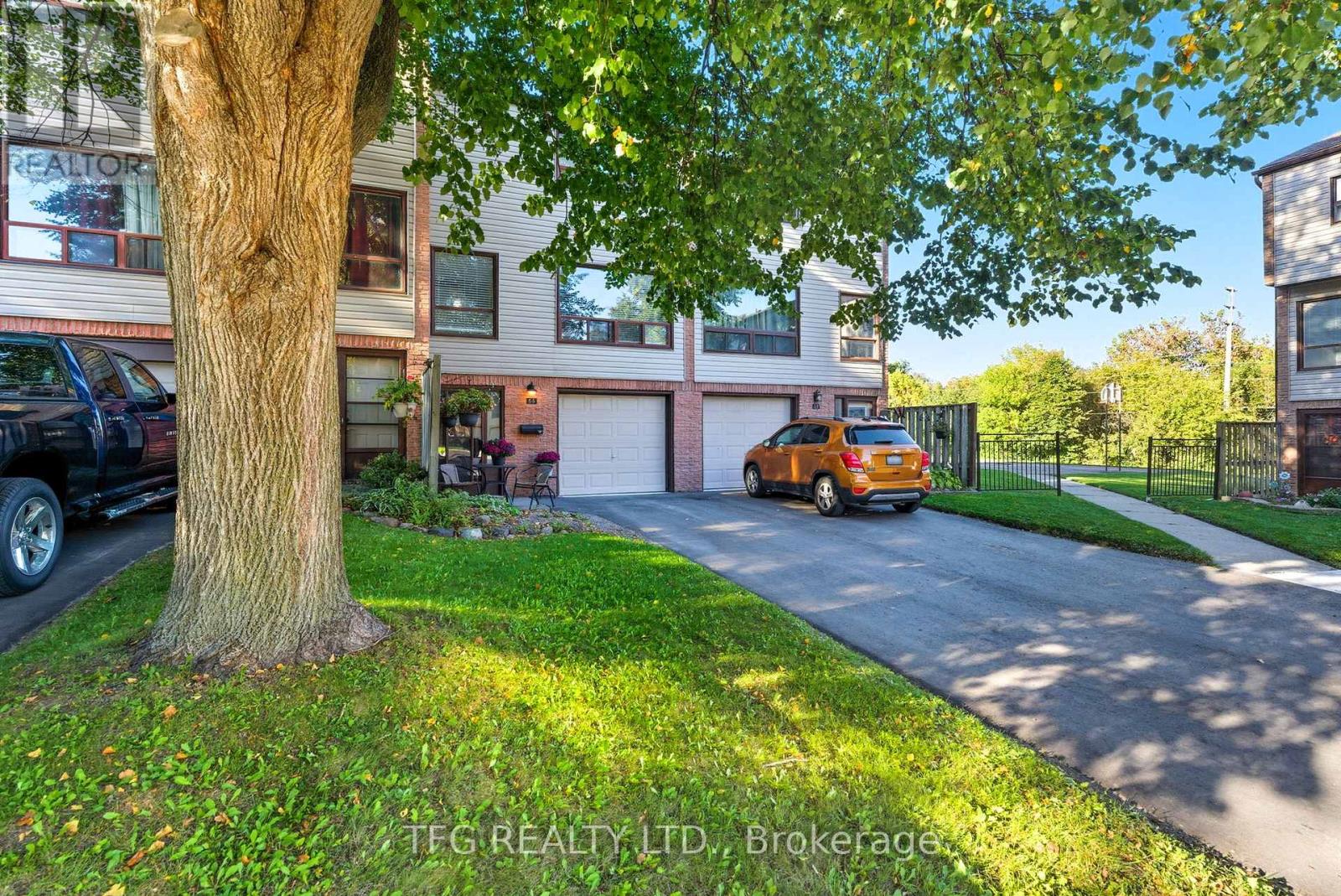 66 - 66 Park Lane Circle, Clarington, Ontario  L1C 3V9 - Photo 2 - E12444434