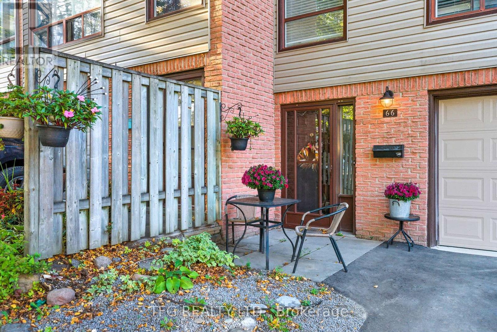 66 - 66 Park Lane Circle, Clarington, Ontario  L1C 3V9 - Photo 5 - E12444434
