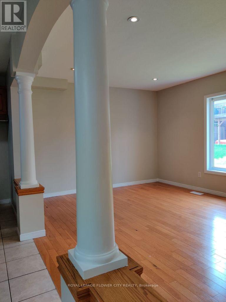 321 Briarmeadow Drive, Kitchener, Ontario  N2A 4J6 - Photo 8 - X12444354