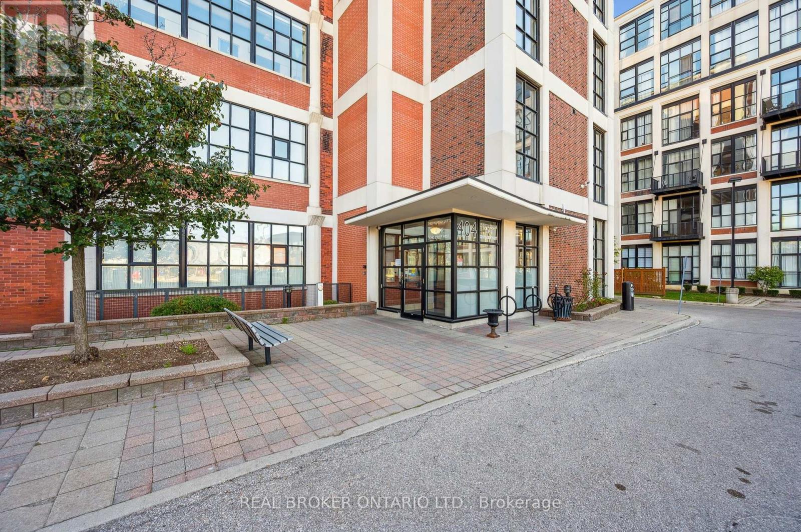 128 - 404 King Street West Street W, Kitchener, Ontario  N2G 2L5 - Photo 2 - X12444367
