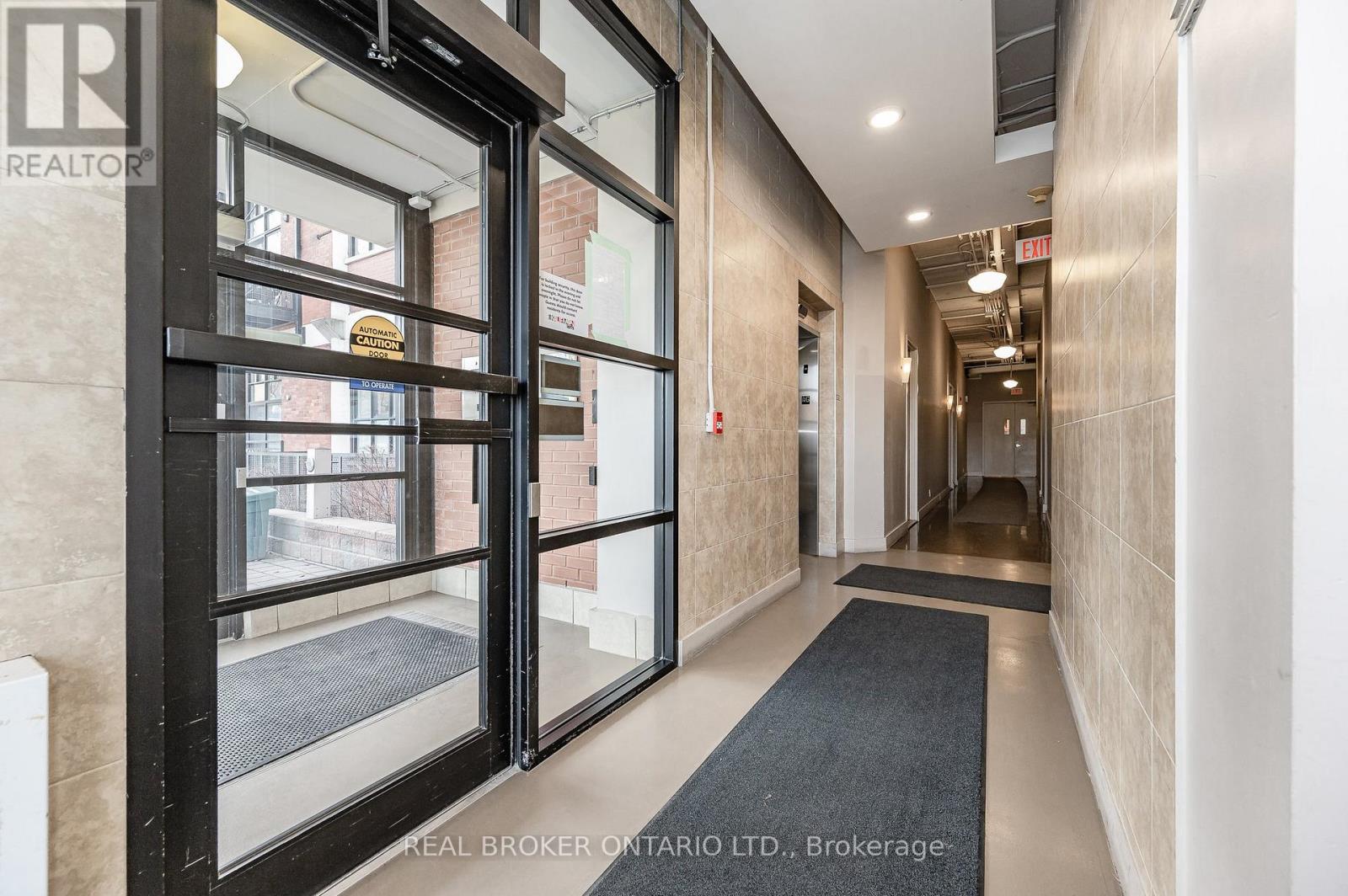 128 - 404 King Street West Street W, Kitchener, Ontario  N2G 2L5 - Photo 3 - X12444367