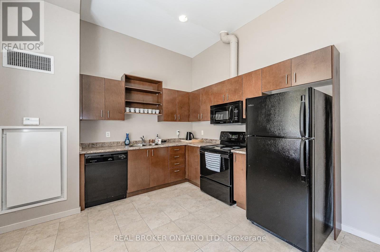 128 - 404 King Street West Street W, Kitchener, Ontario  N2G 2L5 - Photo 37 - X12444367