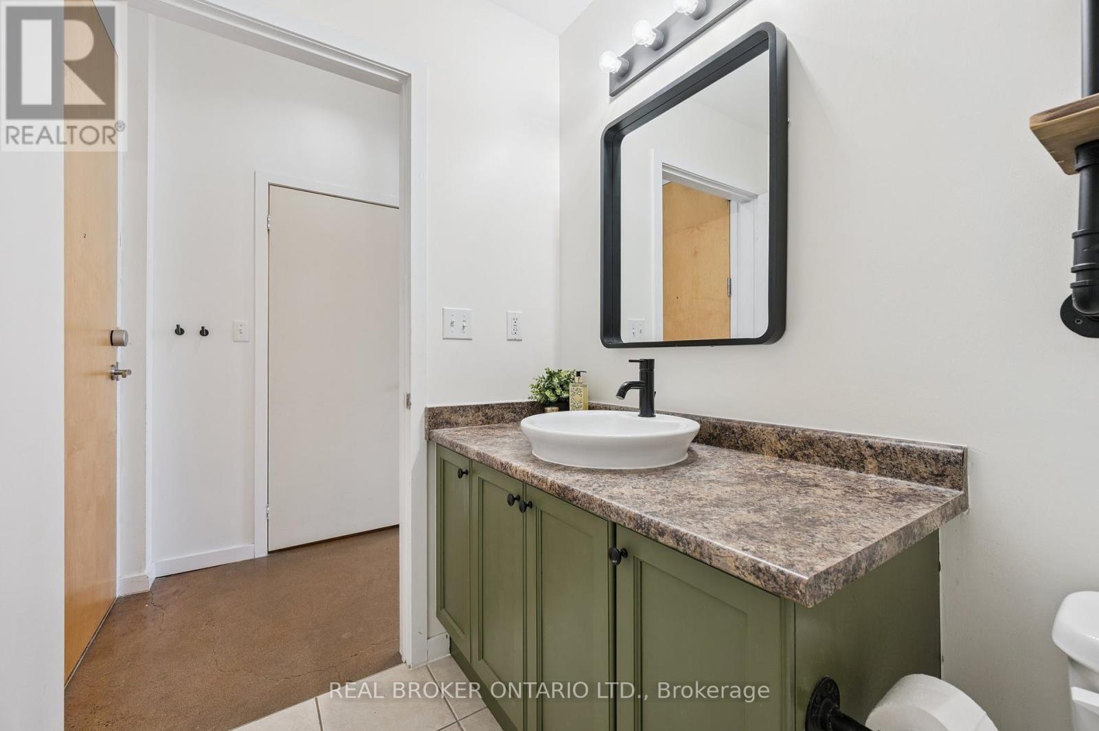 128 - 404 King Street West Street W, Kitchener, Ontario  N2G 2L5 - Photo 7 - X12444367