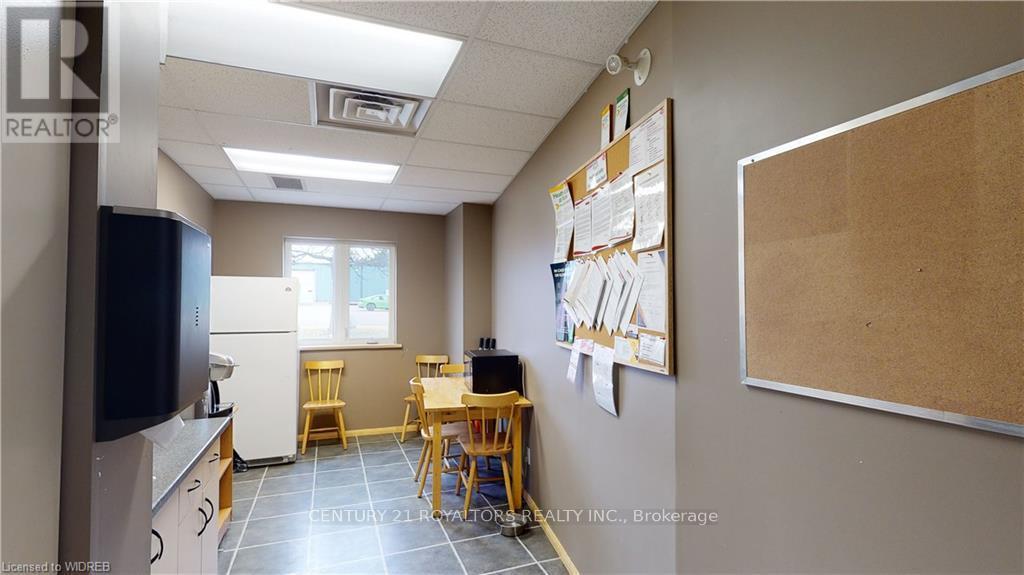 1015 Ridgeway Road, Woodstock, Ontario  N4V 1E2 - Photo 13 - X12444376