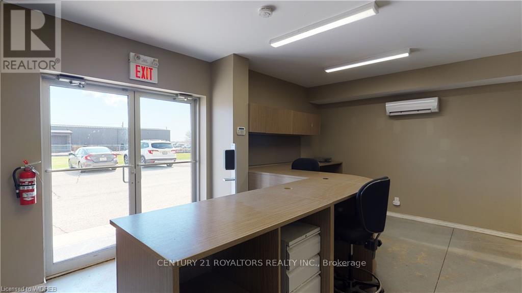 1015 Ridgeway Road, Woodstock, Ontario  N4V 1E2 - Photo 9 - X12444376