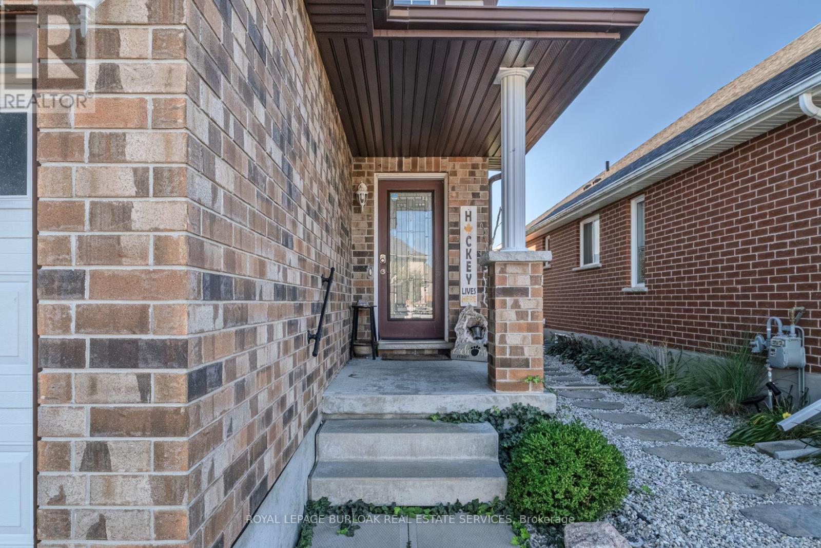 1384 Caen Avenue, Woodstock (Woodstock - North), Ontario  N4T 0J3 - Photo 2 - X12444396