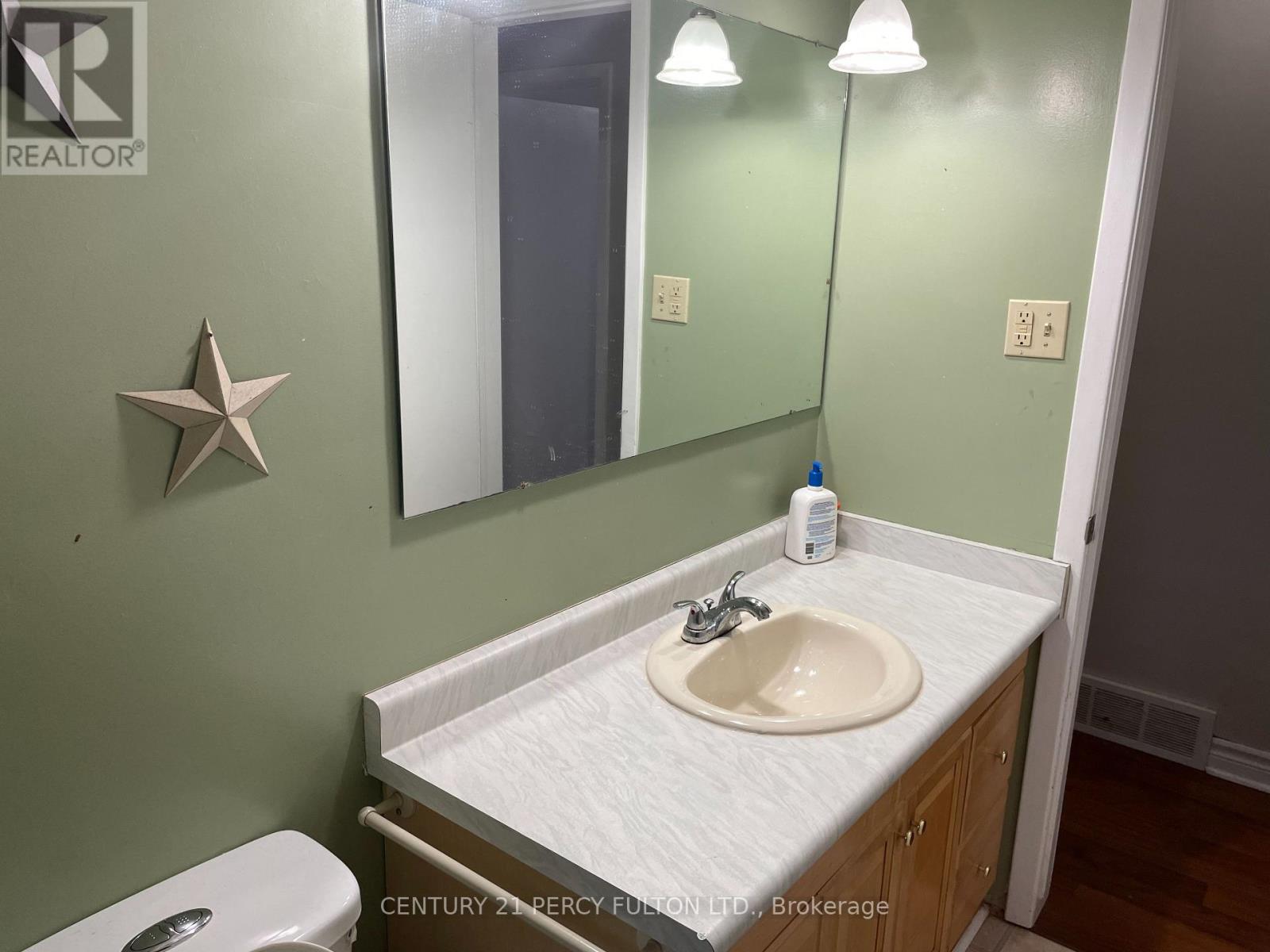 2 Trelawn Parkway E, Welland (N. Welland), Ontario  L3C 1W3 - Photo 15 - X12444397