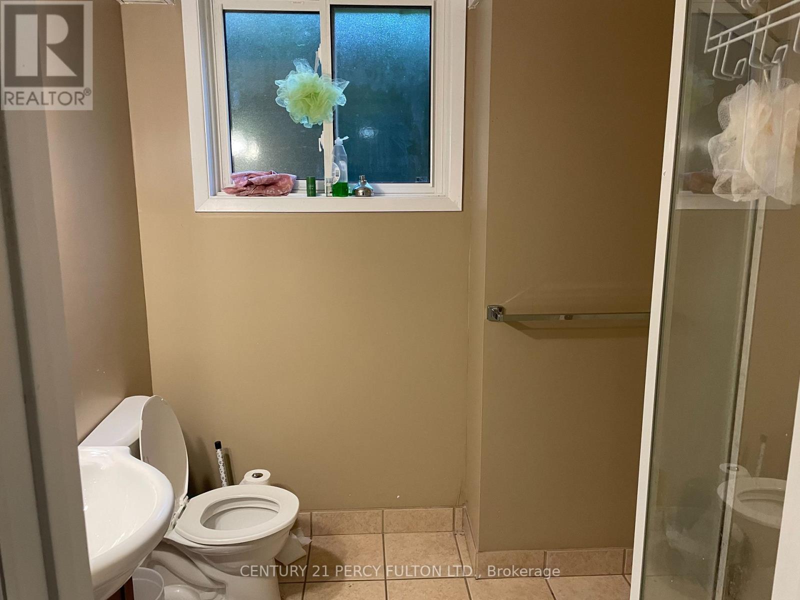 2 Trelawn Parkway E, Welland (N. Welland), Ontario  L3C 1W3 - Photo 18 - X12444397