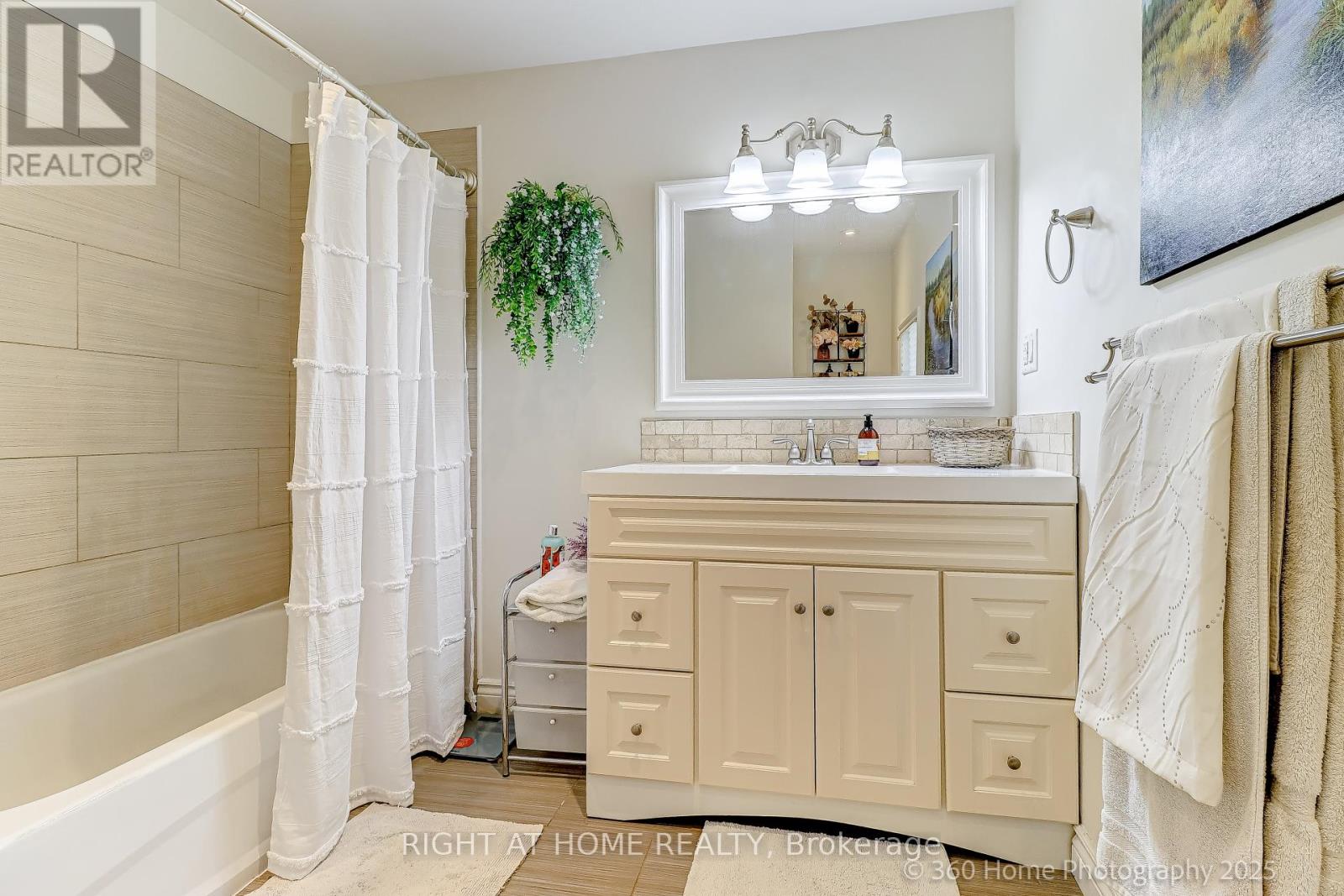 209 Wynhurst Road, Georgina, Ontario  L4P 2R6 - Photo 19 - N12441868