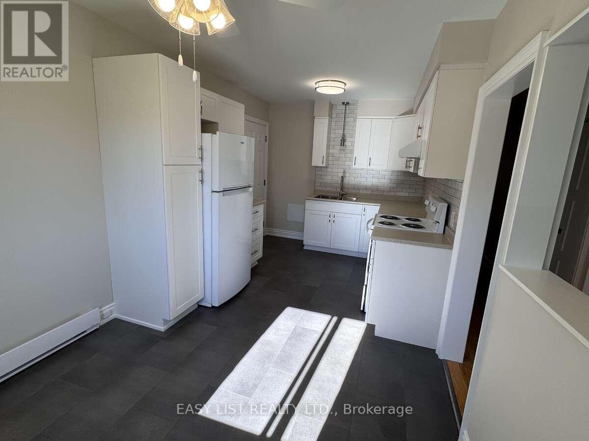 55 Commercial Street, Milton, Ontario  L9T 2H6 - Photo 18 - W12417848