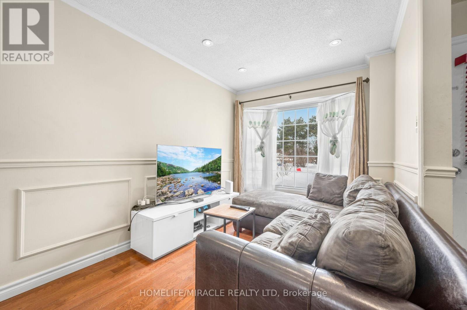 3124 Patrick Crescent, Mississauga, Ontario  L5N 3G5 - Photo 6 - W12444261