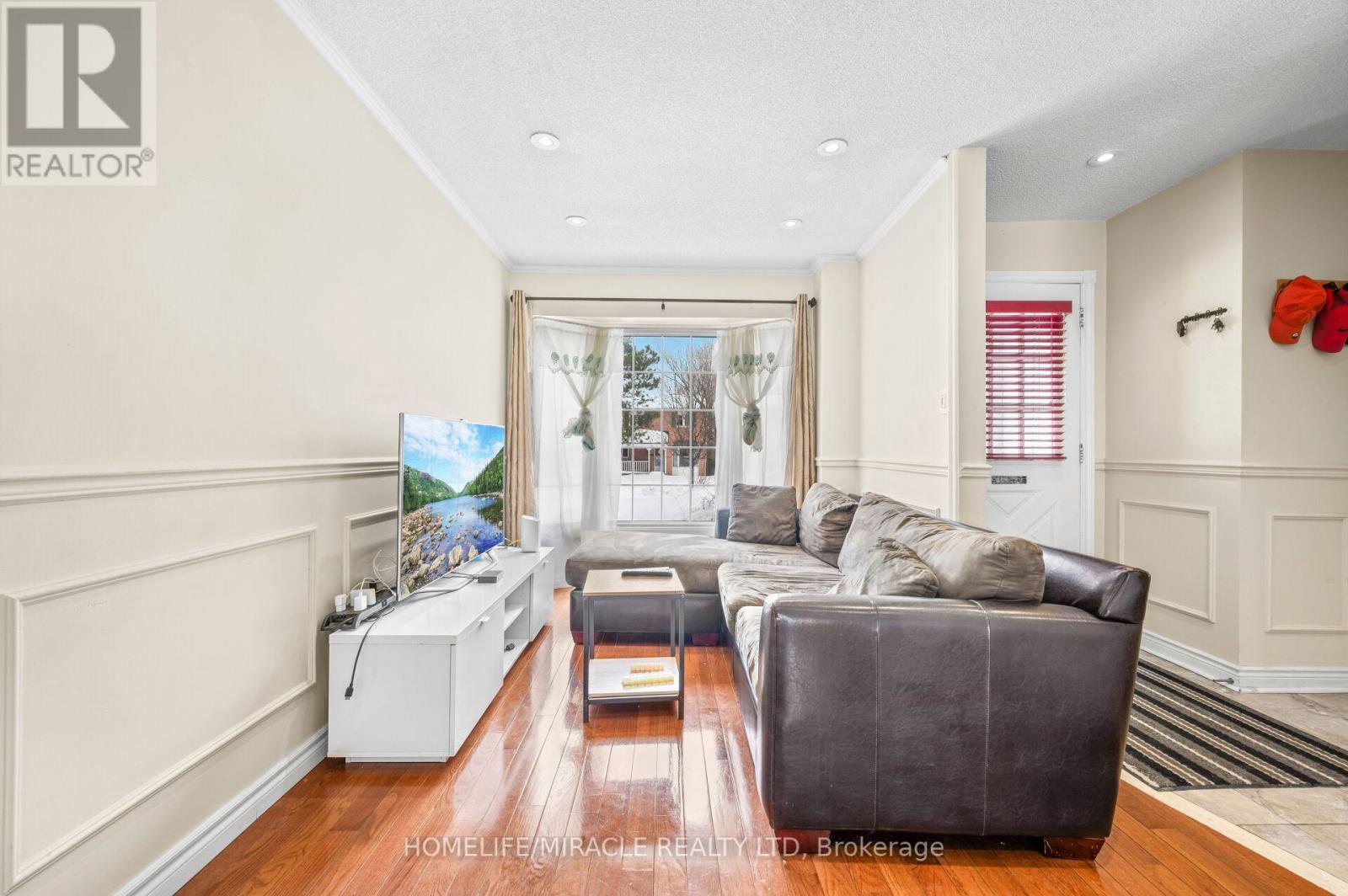 3124 Patrick Crescent, Mississauga, Ontario  L5N 3G5 - Photo 7 - W12444261