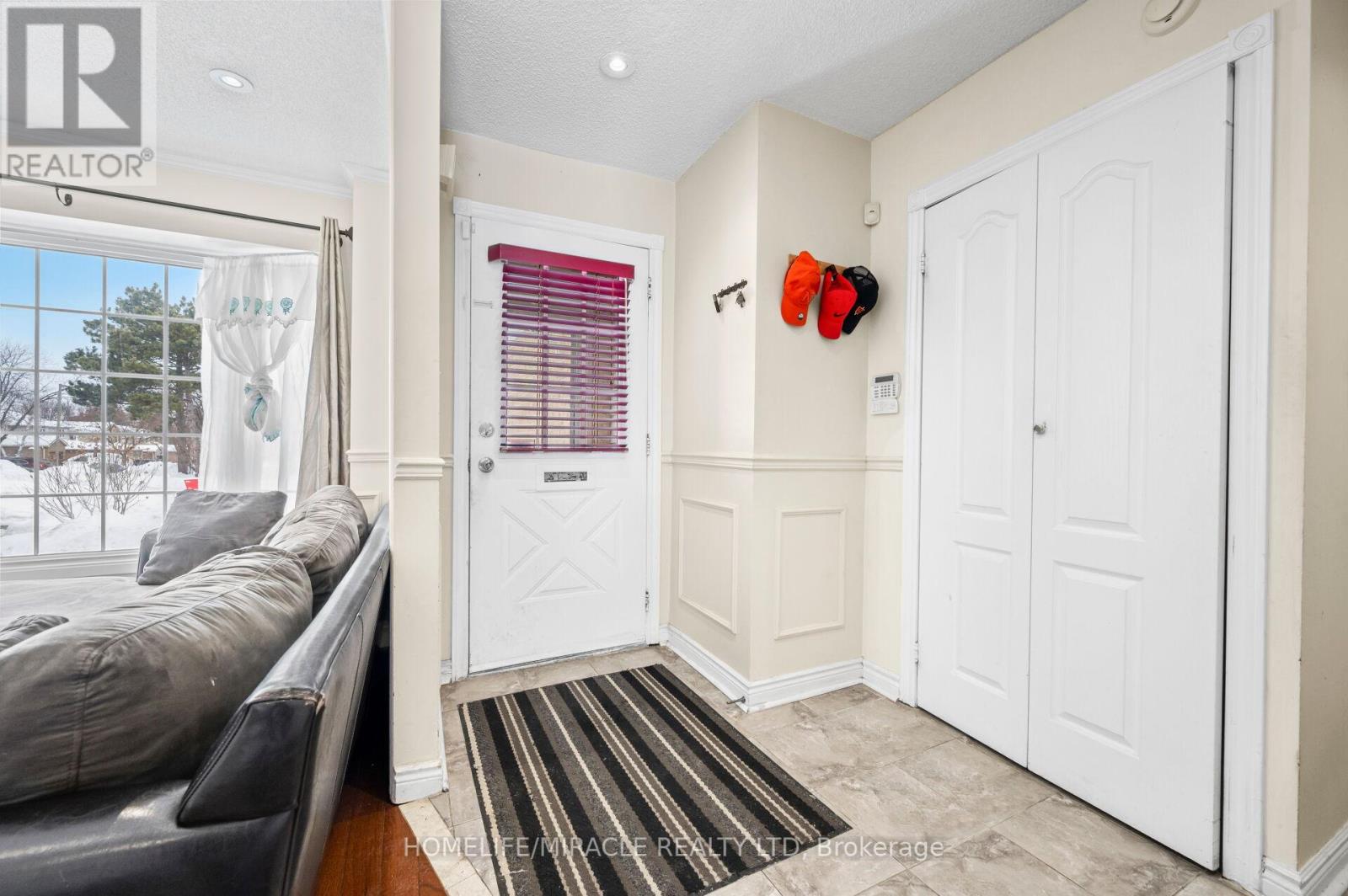 3124 Patrick Crescent, Mississauga, Ontario  L5N 3G5 - Photo 4 - W12444261