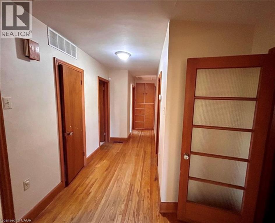 253 Limeridge Road W, Hamilton, Ontario  L9C 2V4 - Photo 10 - 40776369