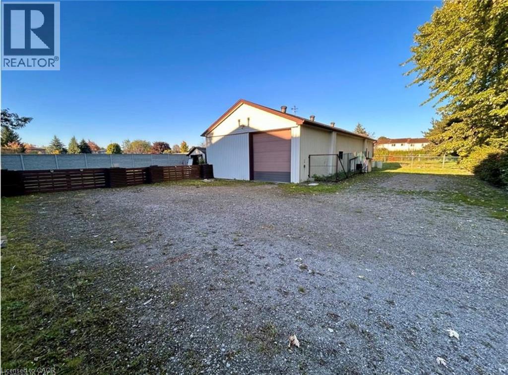 253 Limeridge Road W, Hamilton, Ontario  L9C 2V4 - Photo 3 - 40776369