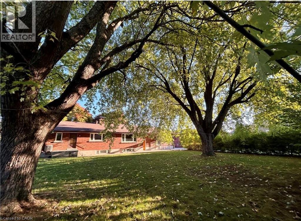 253 Limeridge Road W, Hamilton, Ontario  L9C 2V4 - Photo 35 - 40776369