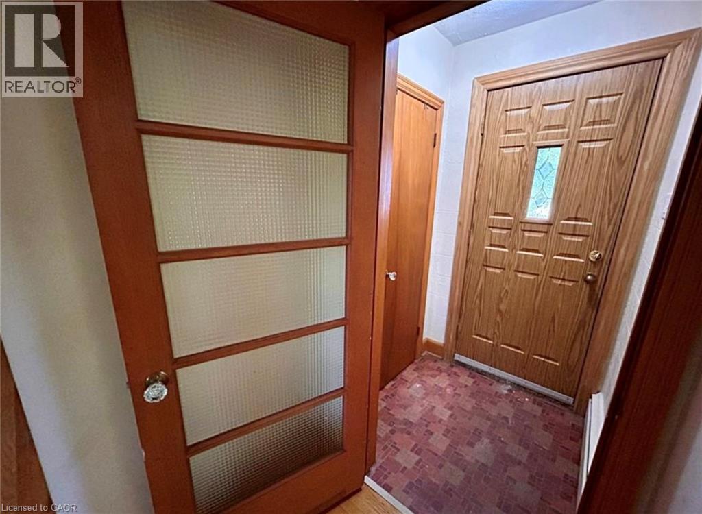 253 Limeridge Road W, Hamilton, Ontario  L9C 2V4 - Photo 5 - 40776369
