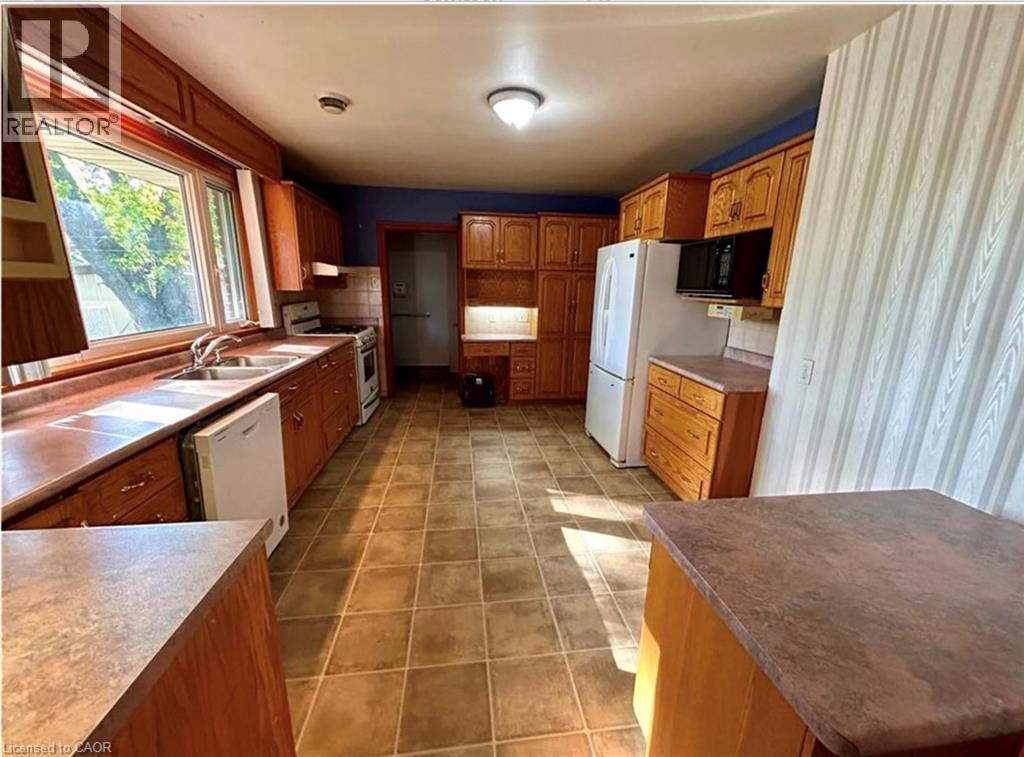 253 Limeridge Road W, Hamilton, Ontario  L9C 2V4 - Photo 8 - 40776369