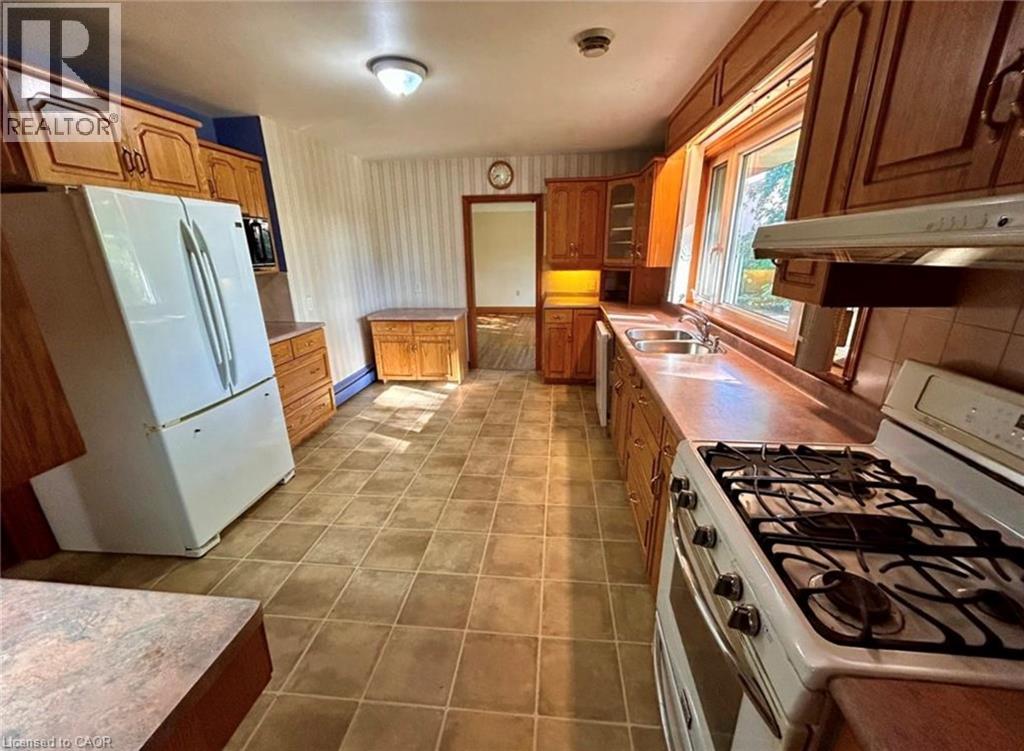 253 Limeridge Road W, Hamilton, Ontario  L9C 2V4 - Photo 9 - 40776369