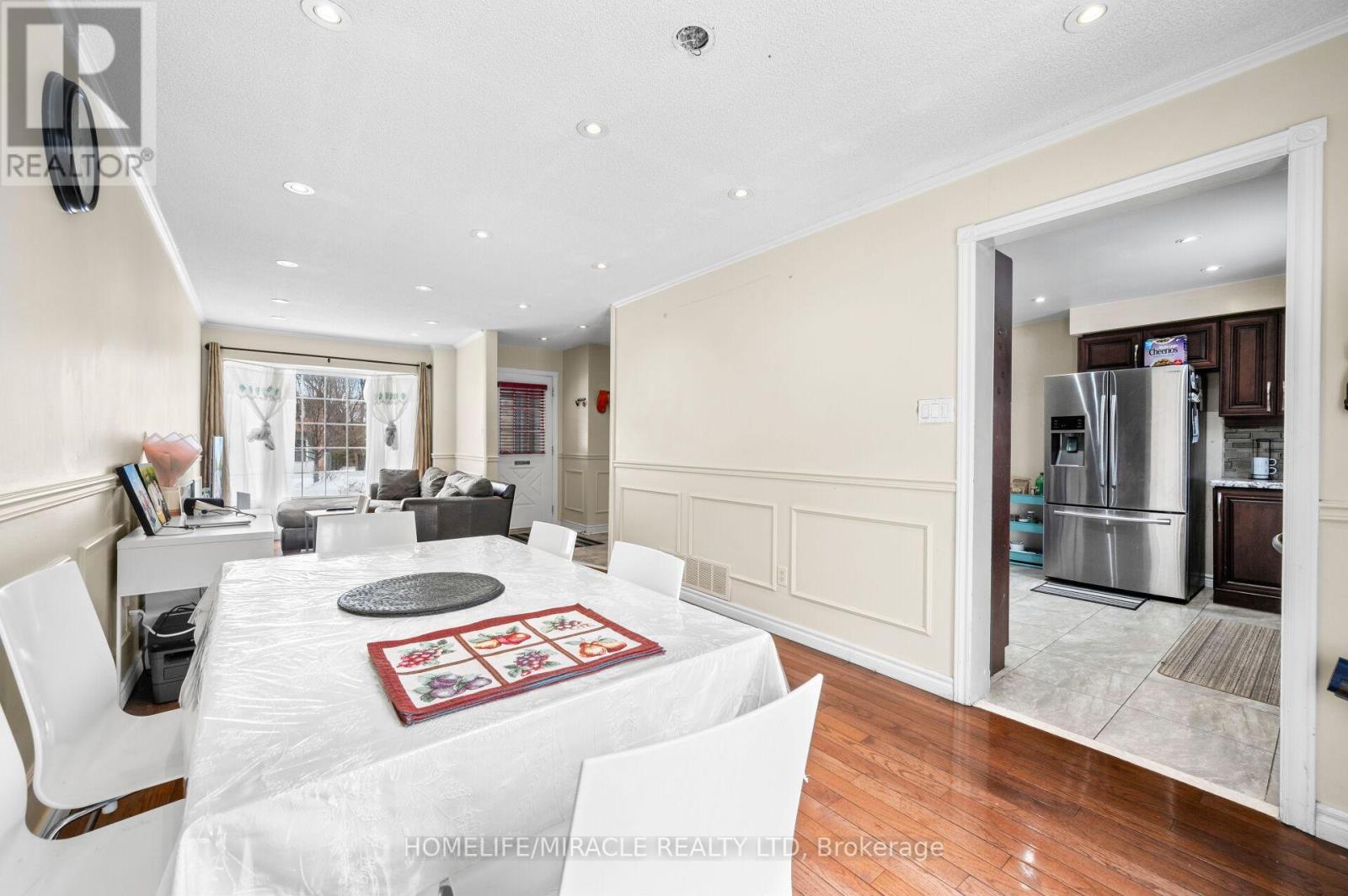 3124 Patrick Crescent, Mississauga, Ontario  L5N 3G5 - Photo 11 - W12444261