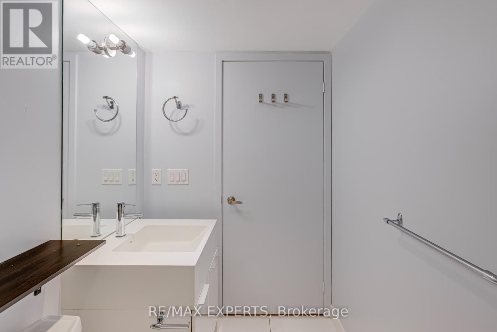 506 - 25 Capreol Court, Toronto, Ontario  M5V 3Z7 - Photo 18 - C12444427