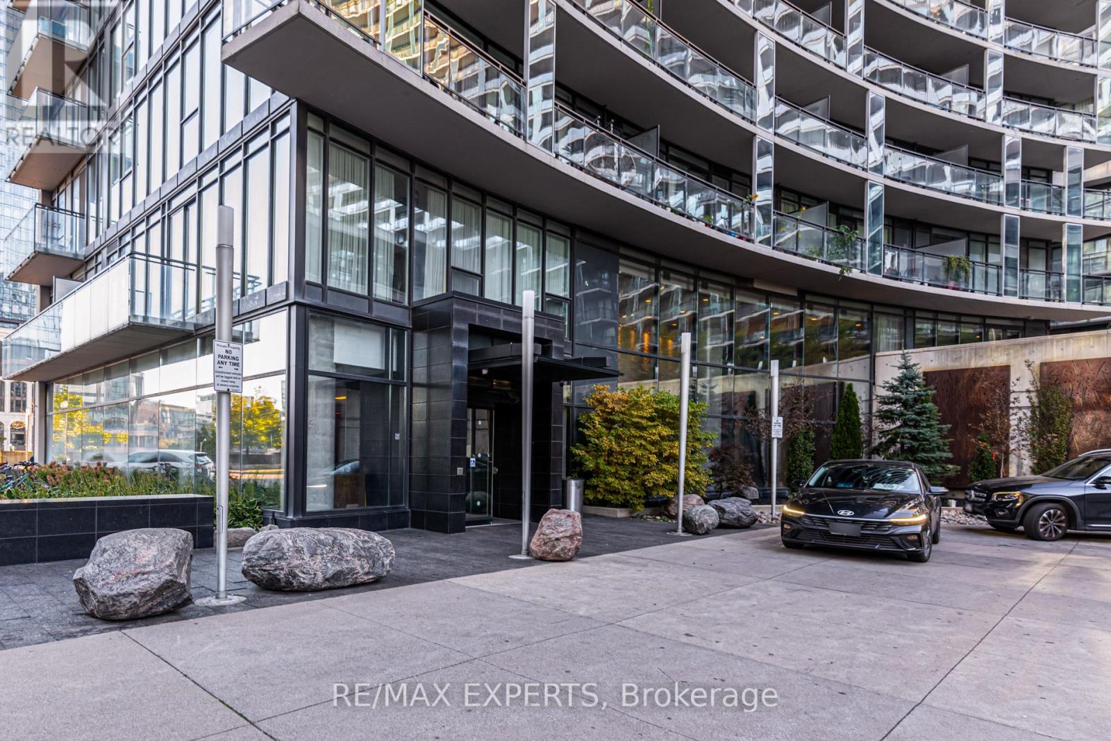 506 - 25 Capreol Court, Toronto, Ontario  M5V 3Z7 - Photo 4 - C12444427