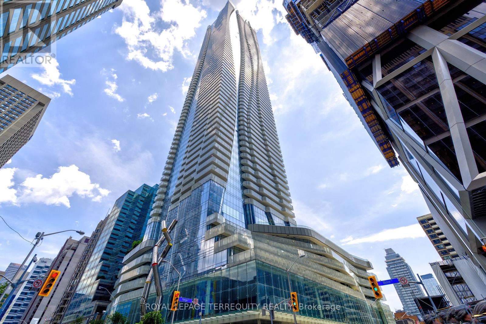 2712 - 1 Bloor Street E, Toronto, Ontario  M4W 0A8 - Photo 1 - C12444470