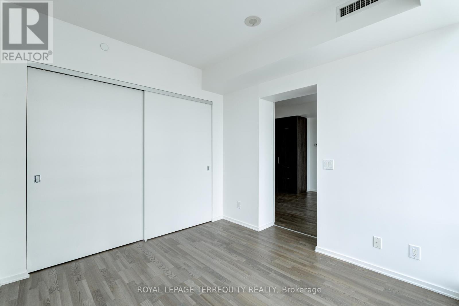 2712 - 1 Bloor Street E, Toronto, Ontario  M4W 0A8 - Photo 12 - C12444470