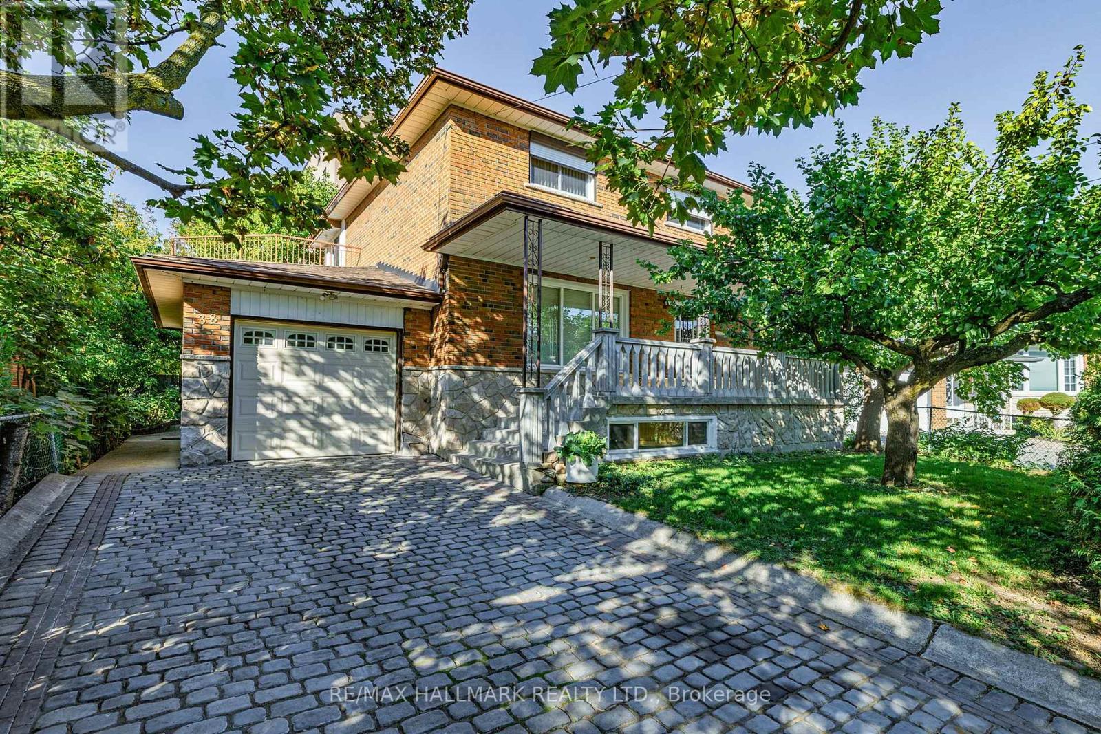 38 COURTON DRIVE, Toronto, Ontario