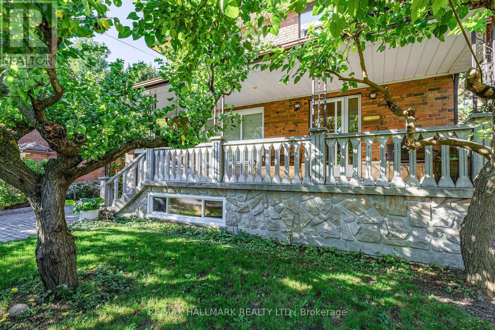 38 Courton Drive, Toronto, Ontario  M1R 1K8 - Photo 2 - E12444446