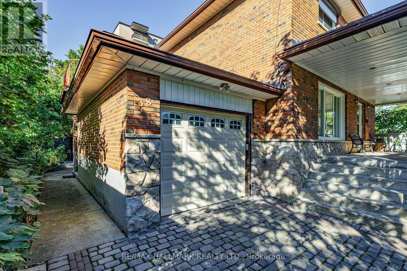 38 Courton Drive, Toronto, Ontario  M1R 1K8 - Photo 3 - E12444446