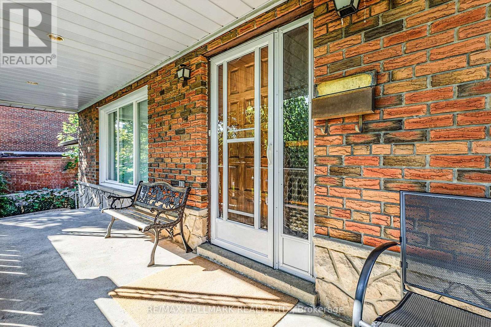 38 Courton Drive, Toronto, Ontario  M1R 1K8 - Photo 4 - E12444446