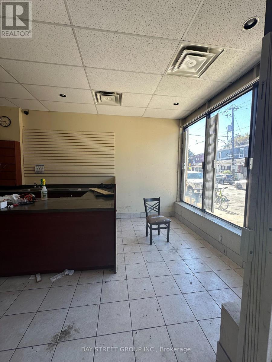 267 Broadview Avenue, Toronto, Ontario  M4M 2G8 - Photo 3 - E12444455