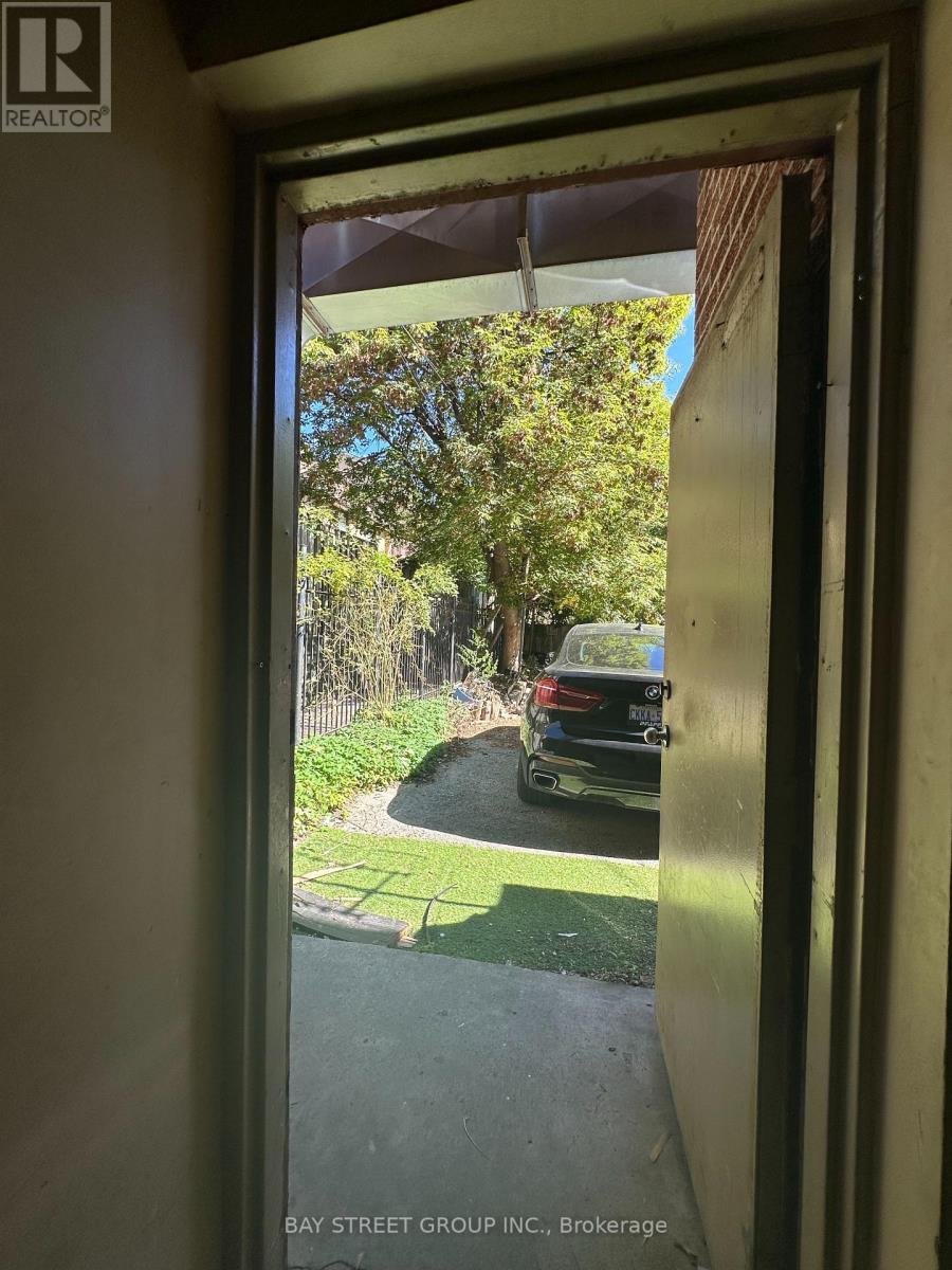 267 Broadview Avenue, Toronto, Ontario  M4M 2G8 - Photo 5 - E12444455