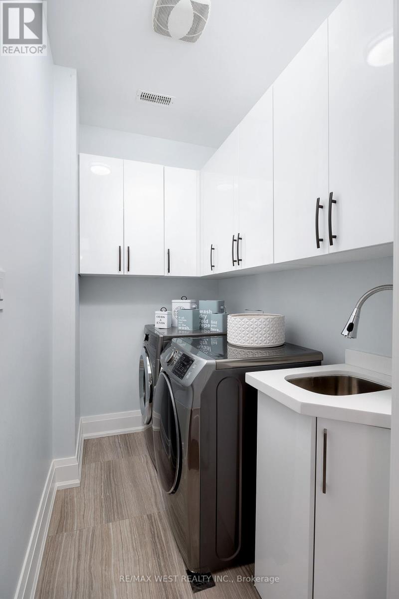 88 Yardley Avenue, Toronto, Ontario  M4B 2B1 - Photo 27 - E12444476