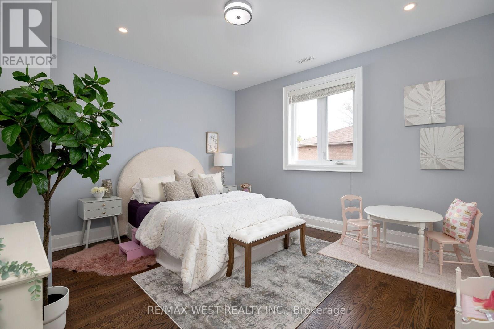 88 Yardley Avenue, Toronto, Ontario  M4B 2B1 - Photo 28 - E12444476