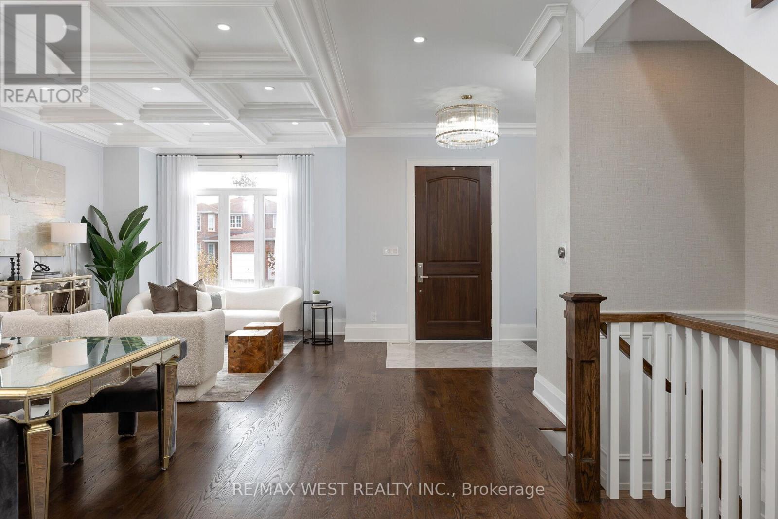 88 Yardley Avenue, Toronto, Ontario  M4B 2B1 - Photo 3 - E12444476