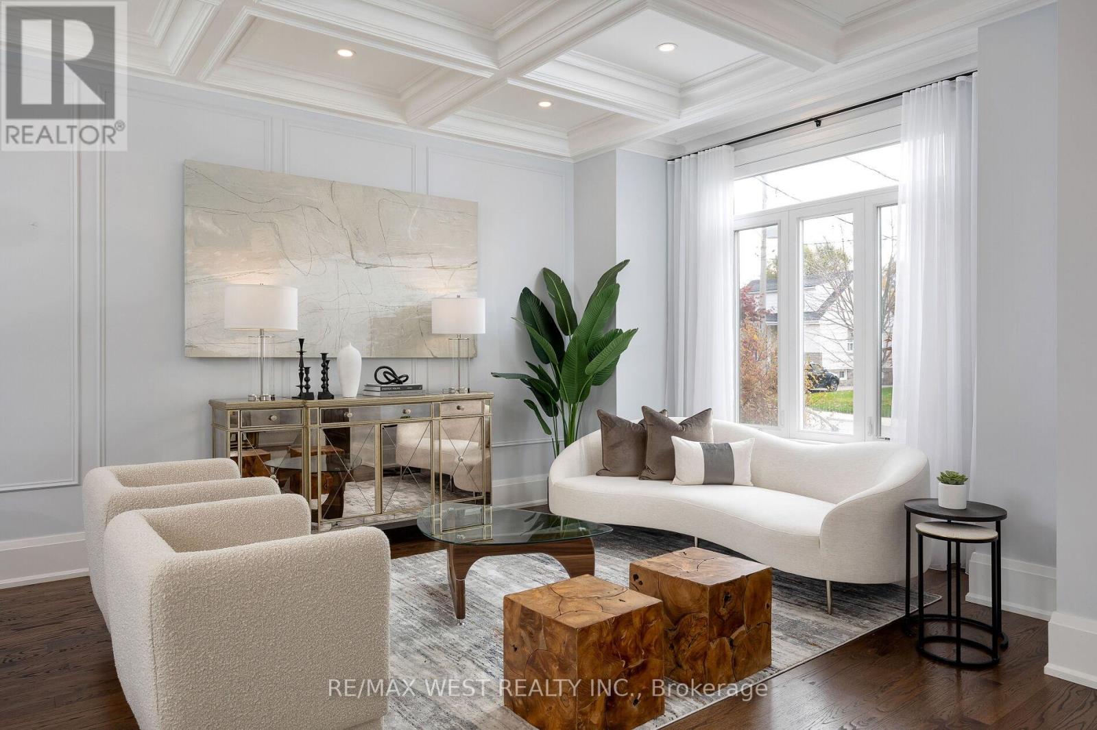 88 Yardley Avenue, Toronto, Ontario  M4B 2B1 - Photo 6 - E12444476