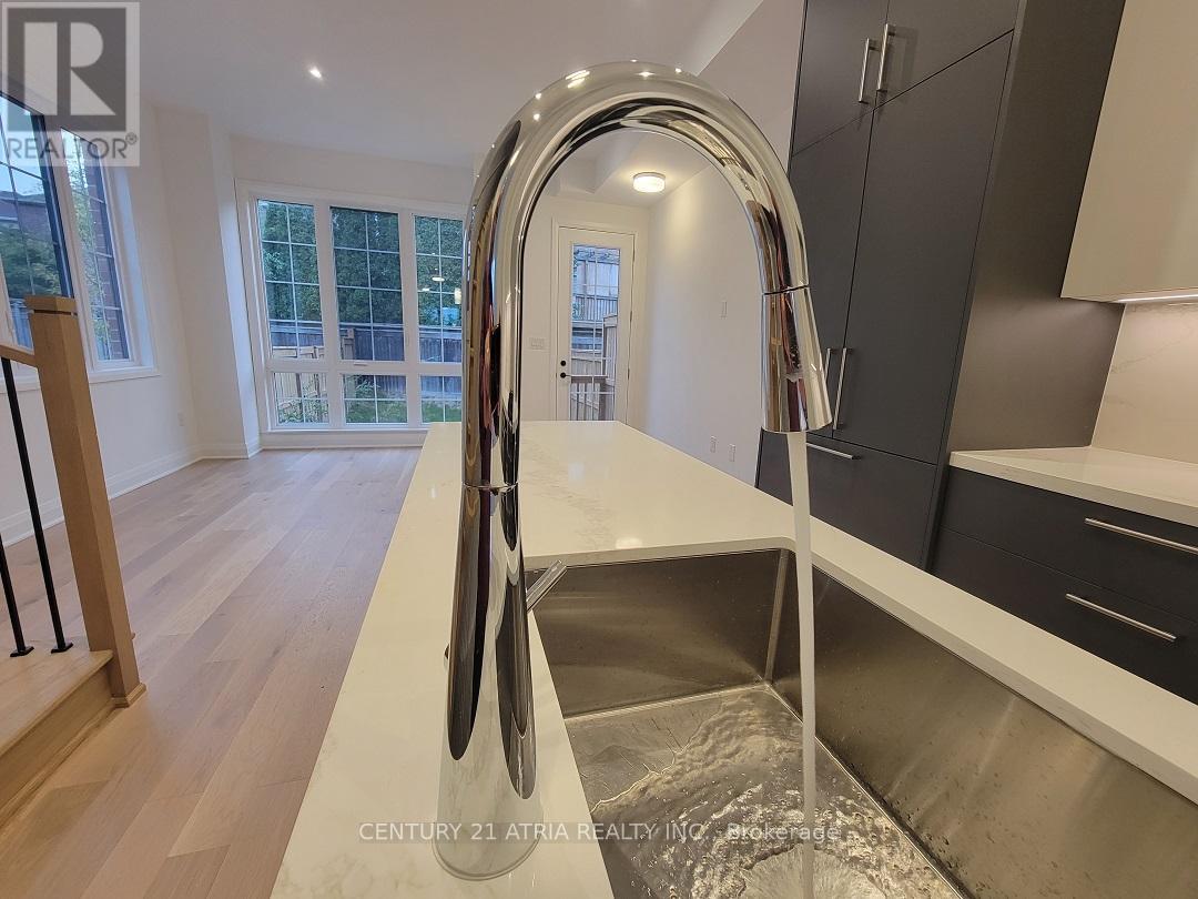 85 Alton Crescent, Vaughan, Ontario  L4J 0M1 - Photo 7 - N12444401