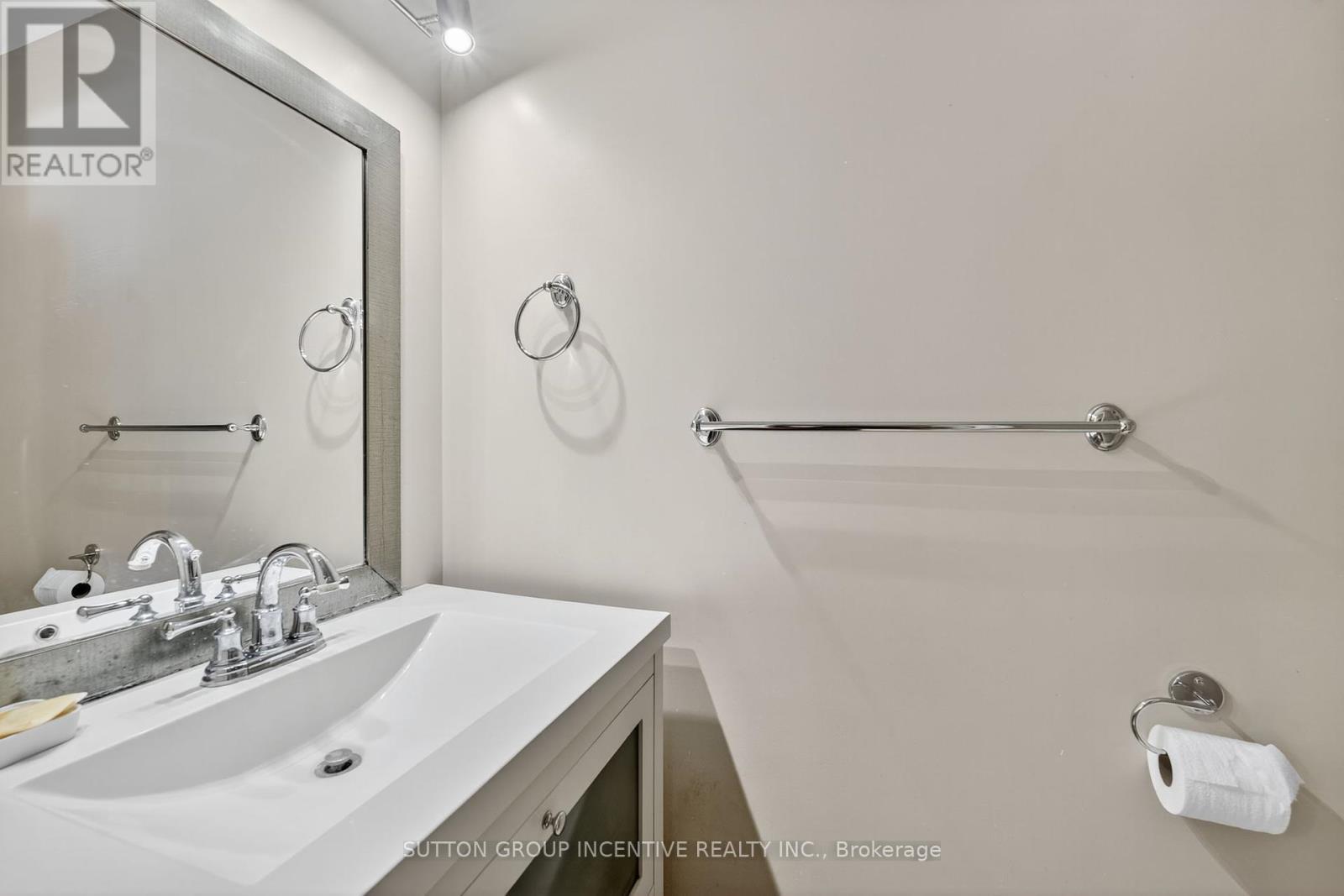 59 Osborn Street, Essa, Ontario  L0M 1B0 - Photo 13 - N12444405