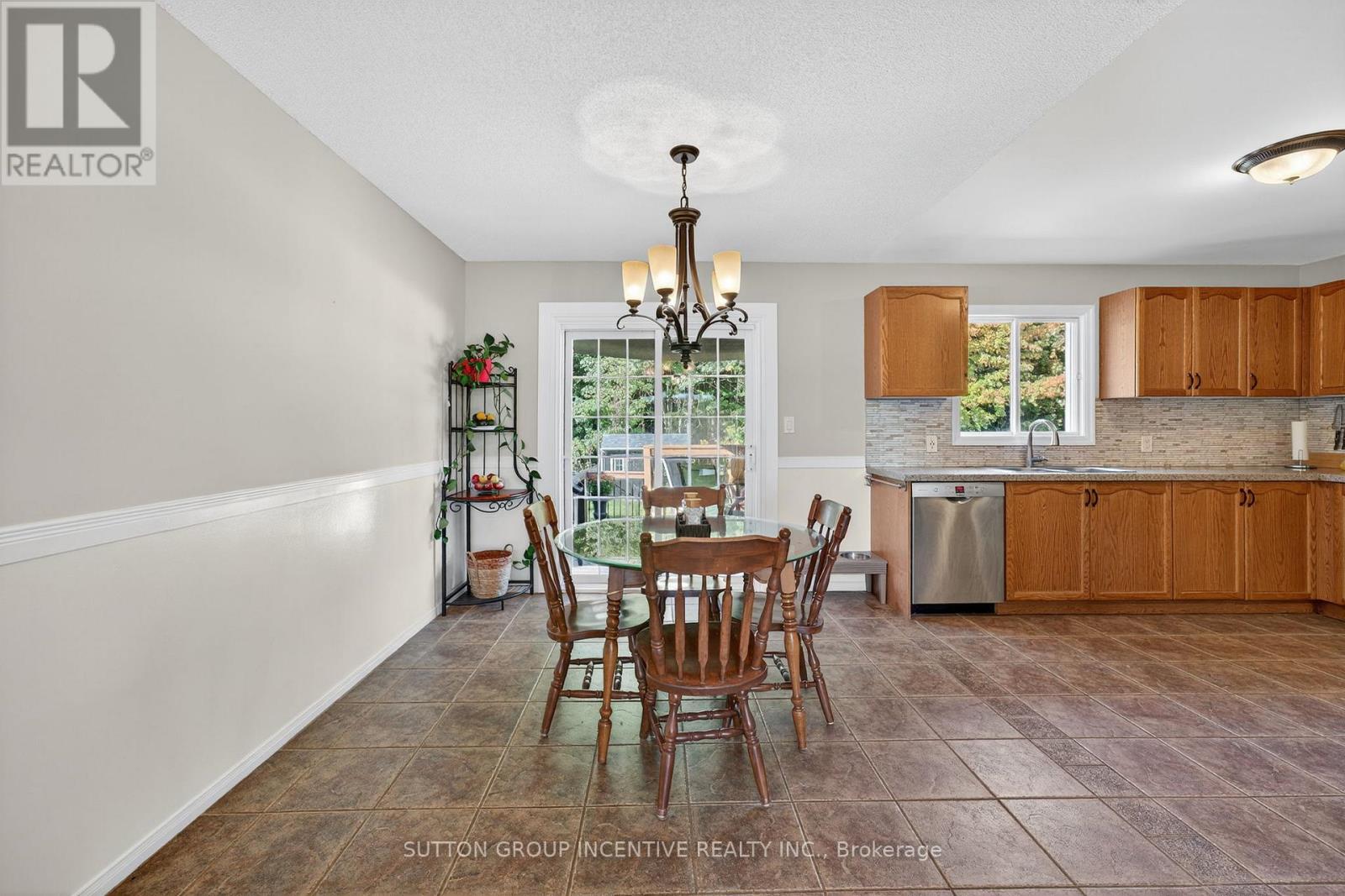 59 Osborn Street, Essa, Ontario  L0M 1B0 - Photo 7 - N12444405
