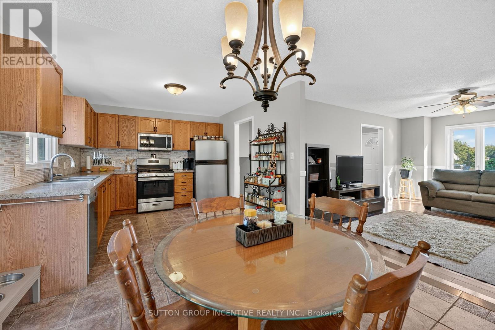 59 Osborn Street, Essa, Ontario  L0M 1B0 - Photo 8 - N12444405