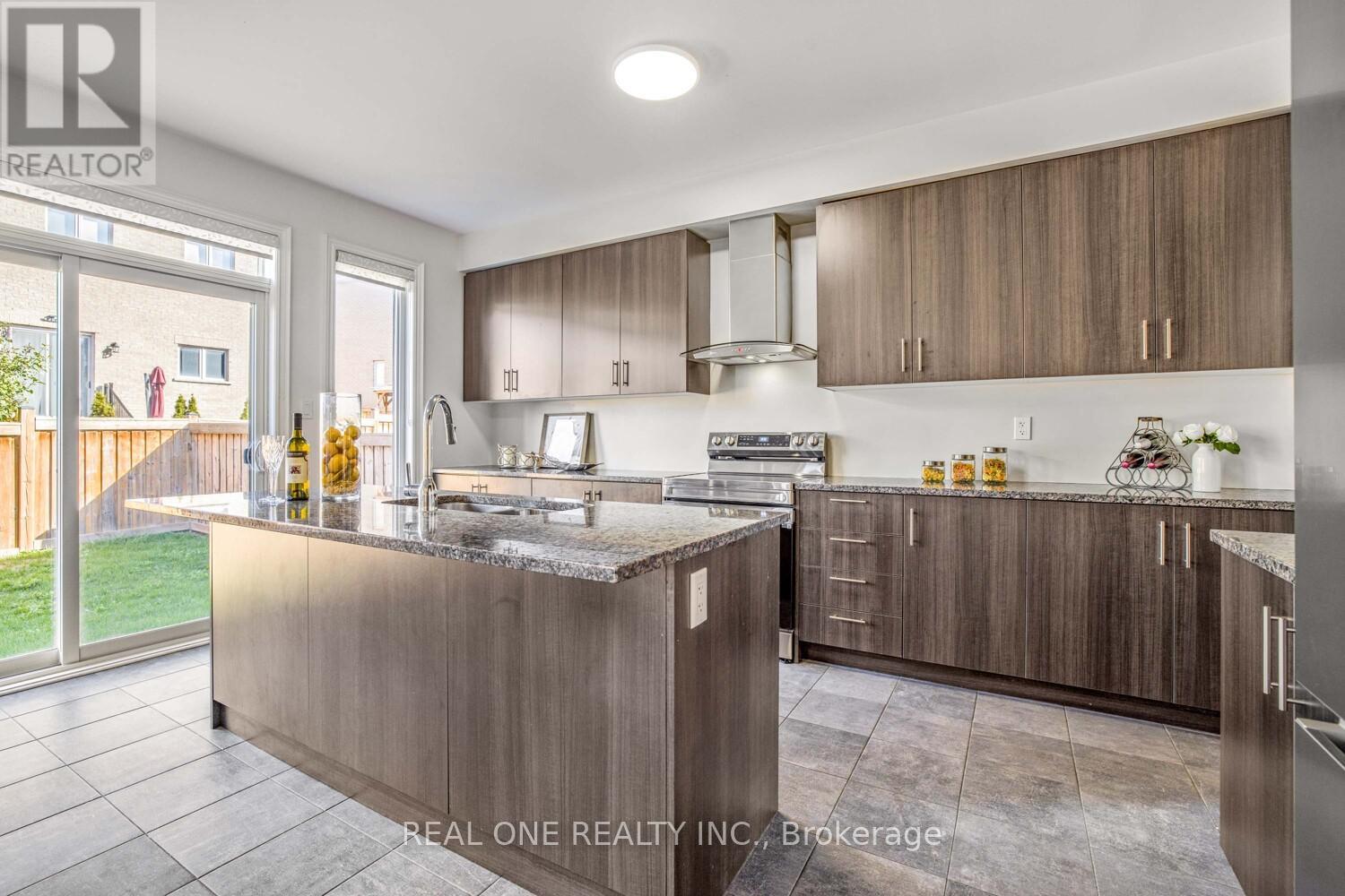 24 Larkfield Crescent, East Gwillimbury, Ontario  L9N 0P7 - Photo 16 - N12444421