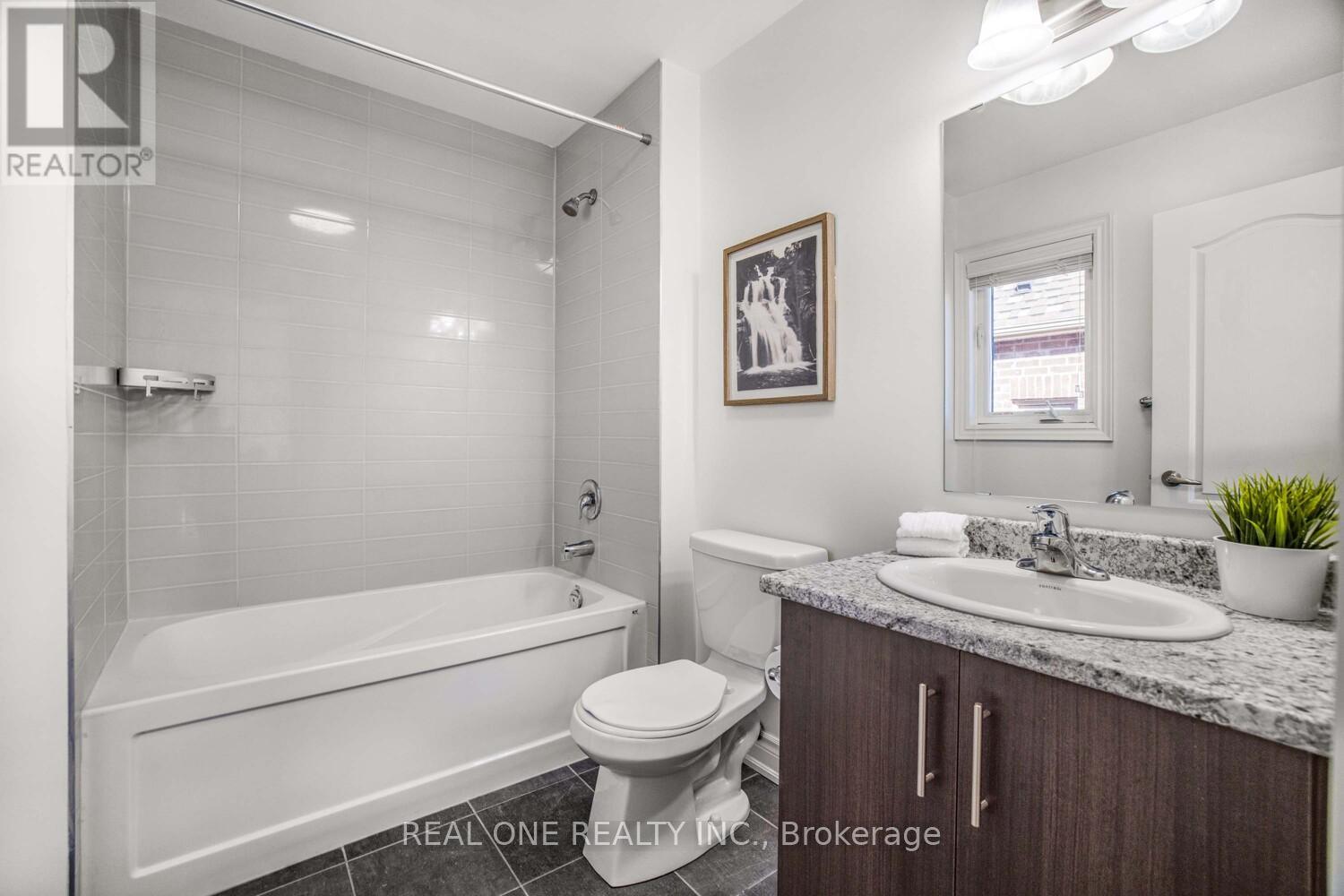 24 Larkfield Crescent, East Gwillimbury, Ontario  L9N 0P7 - Photo 30 - N12444421