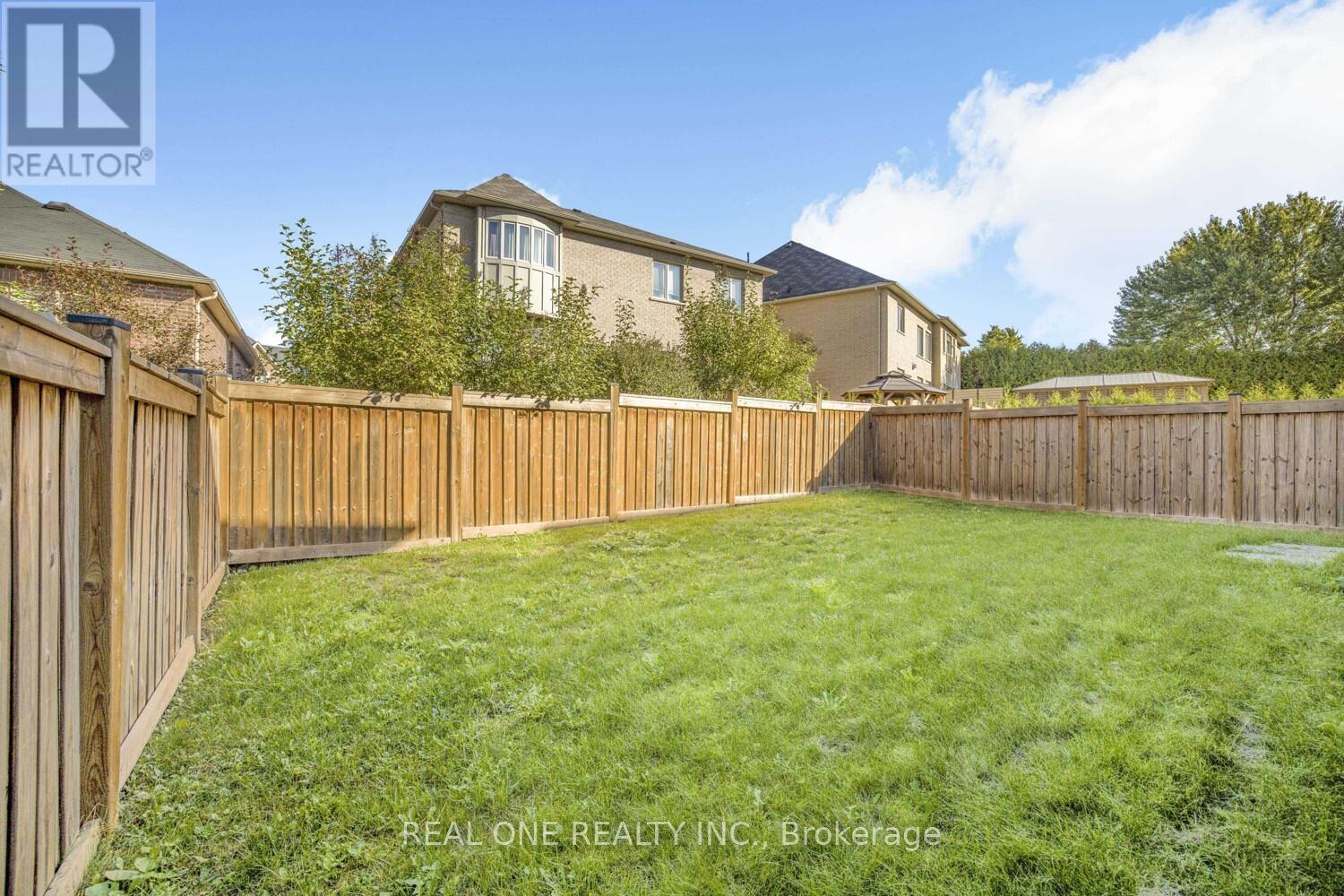 24 Larkfield Crescent, East Gwillimbury, Ontario  L9N 0P7 - Photo 38 - N12444421