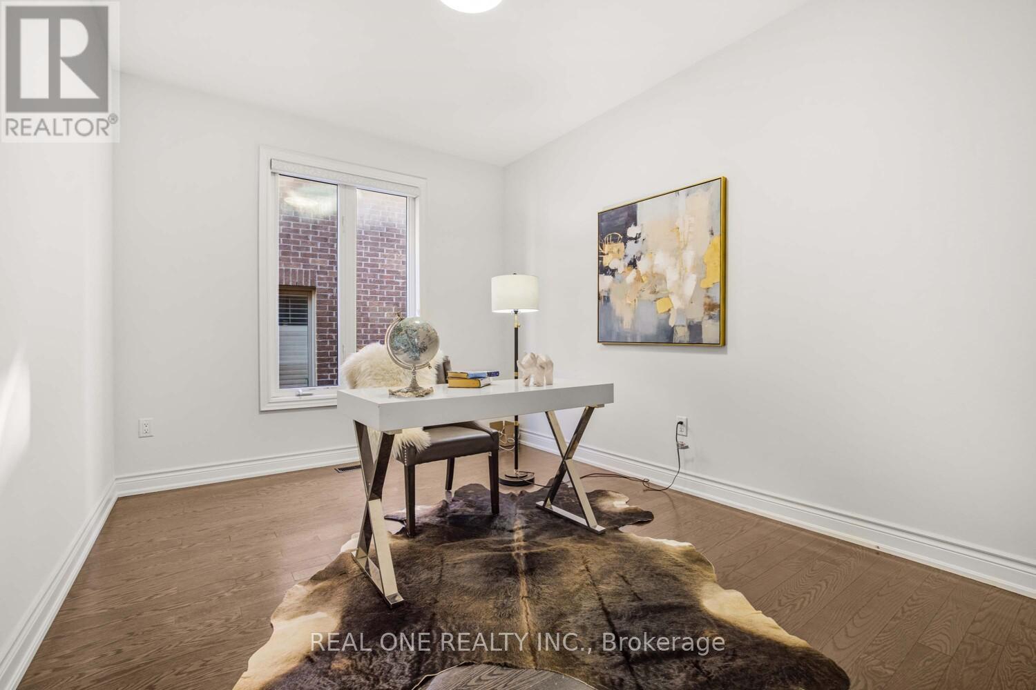 24 Larkfield Crescent, East Gwillimbury, Ontario  L9N 0P7 - Photo 6 - N12444421
