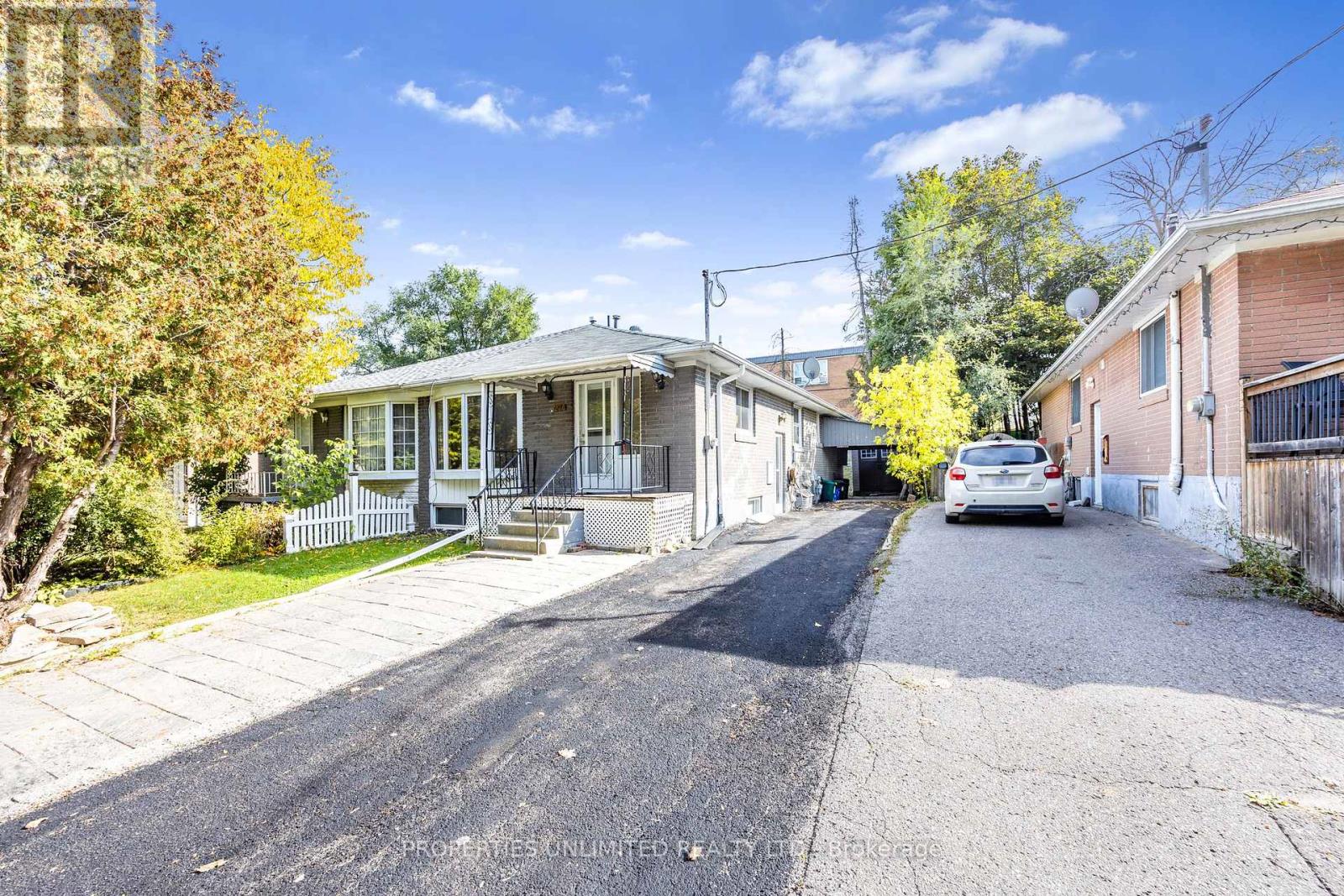 228 Penn Avenue S, Newmarket, Ontario  L3Y 2S5 - Photo 2 - N12438812