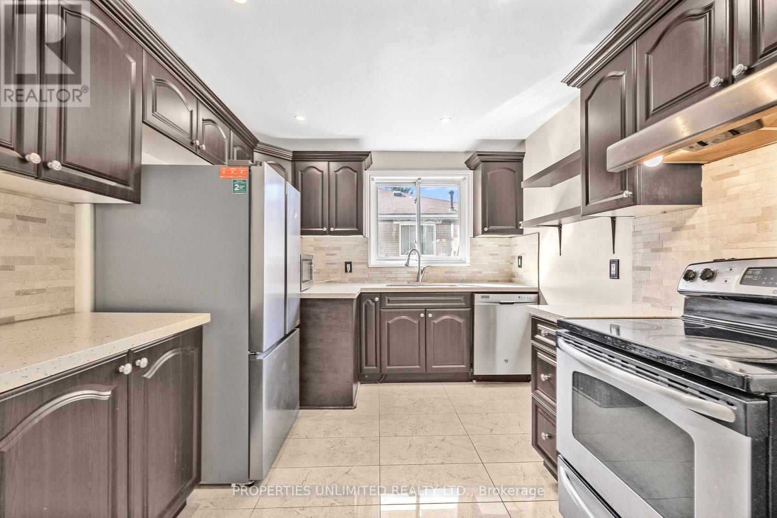 228 Penn Avenue S, Newmarket, Ontario  L3Y 2S5 - Photo 11 - N12438812