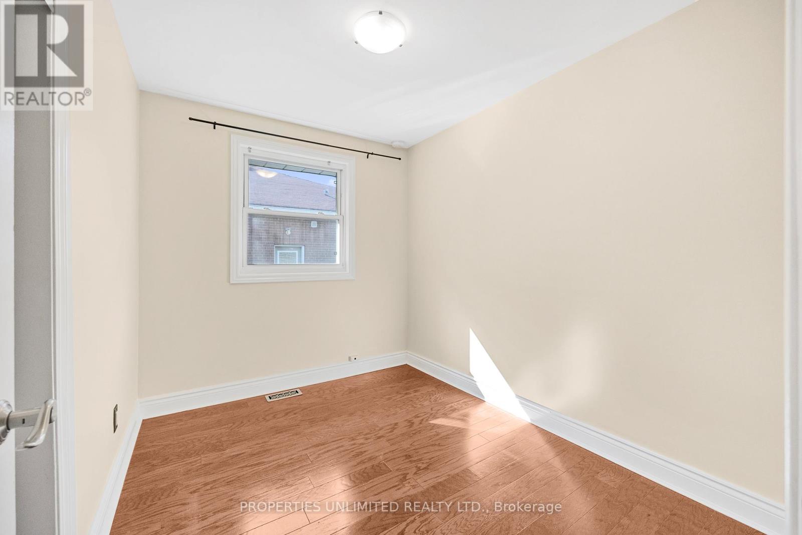 228 Penn Avenue S, Newmarket, Ontario  L3Y 2S5 - Photo 15 - N12438812
